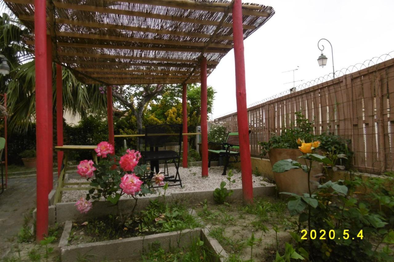 Rez De Chaussee Studio Climatise Dans Villa 艾格-莫尔特 外观 照片