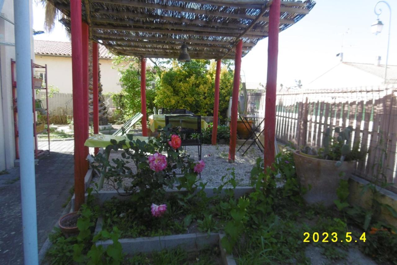 Rez De Chaussee Studio Climatise Dans Villa 艾格-莫尔特 外观 照片