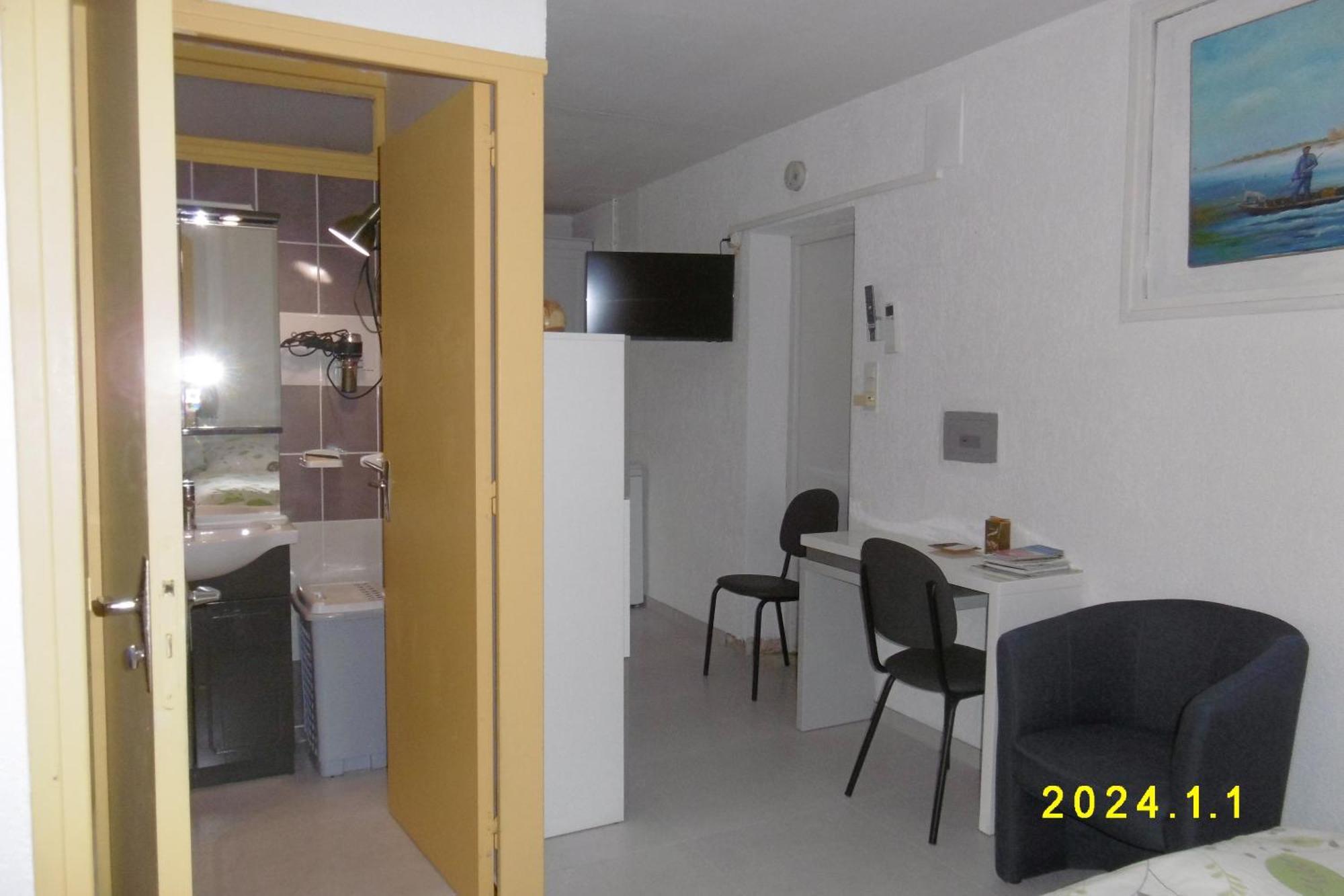 Rez De Chaussee Studio Climatise Dans Villa 艾格-莫尔特 外观 照片